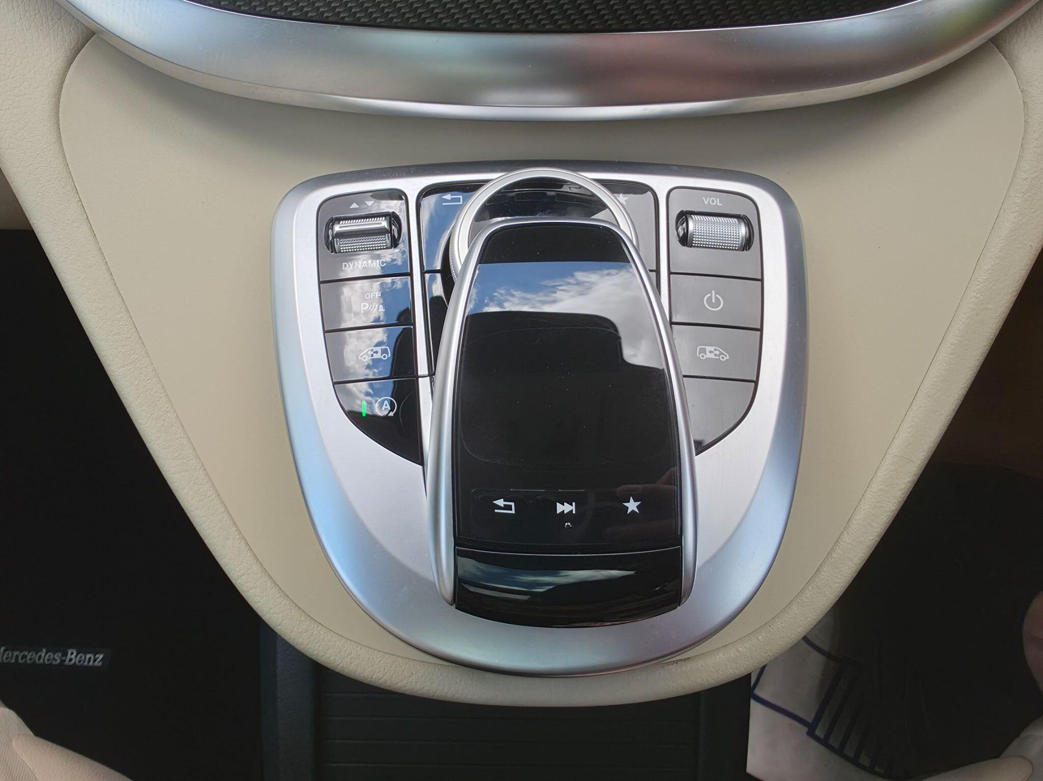 Mercedes-Benz V Class view 25