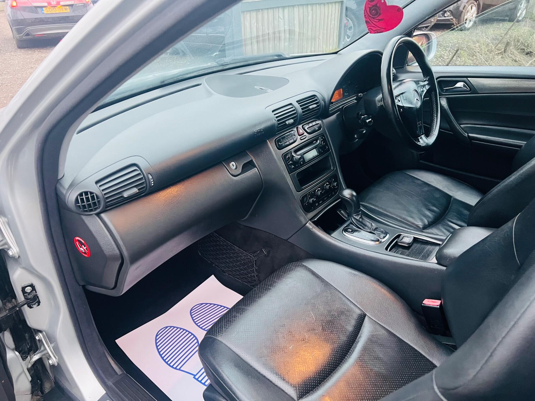 2004 Mercedes-Benz C Class image 13