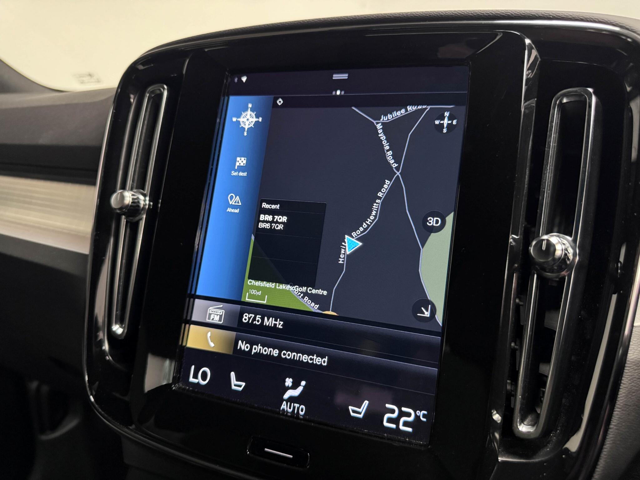 Volvo XC40 view 9