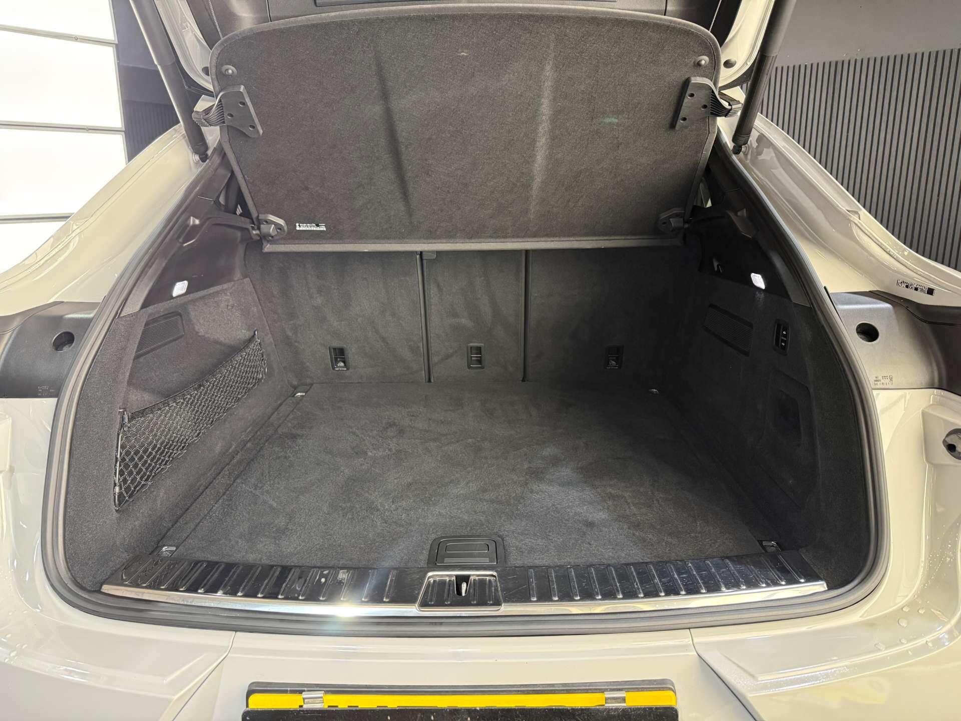 Porsche Cayenne view 15