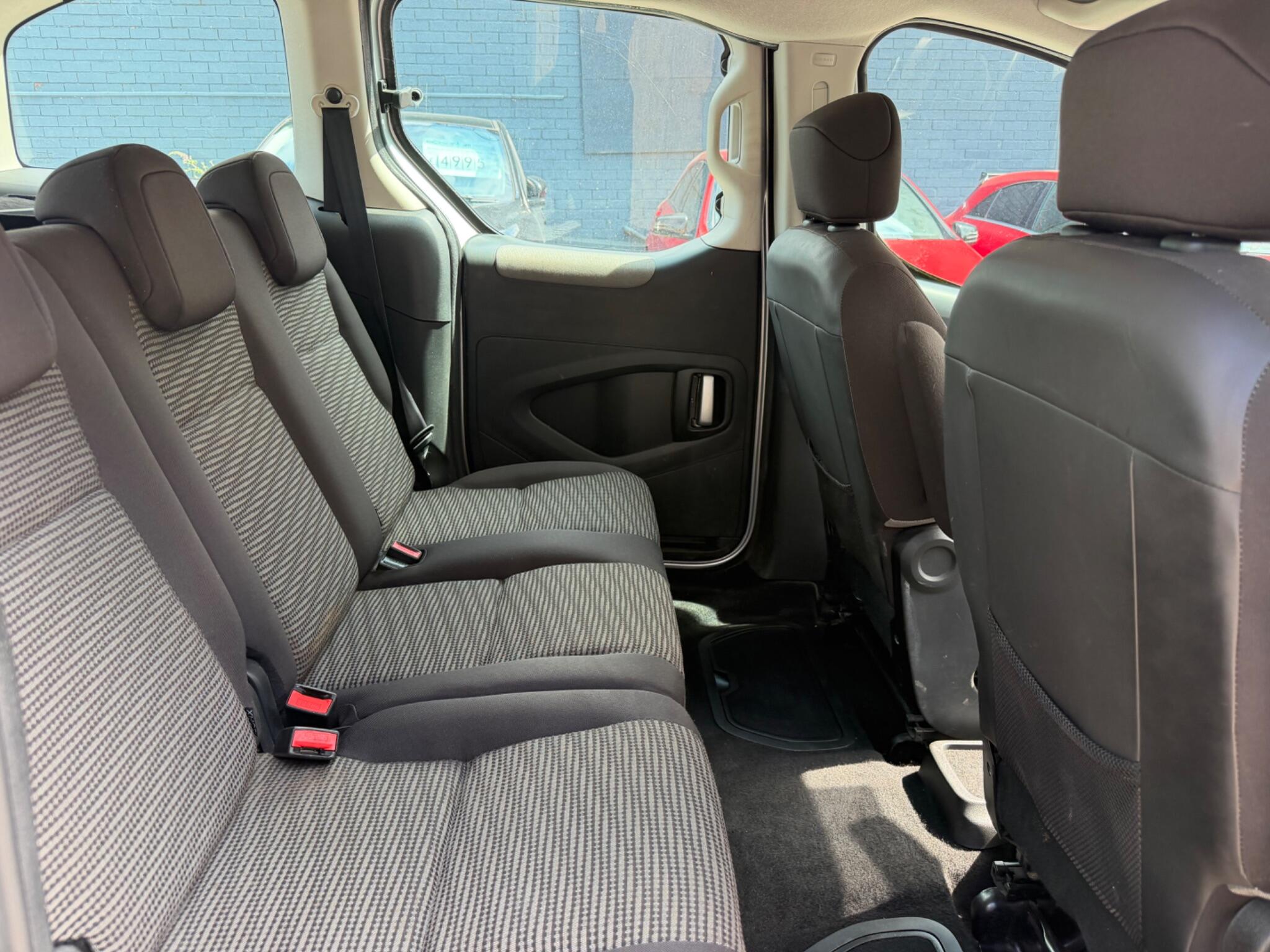 Peugeot Partner Tepee view 19