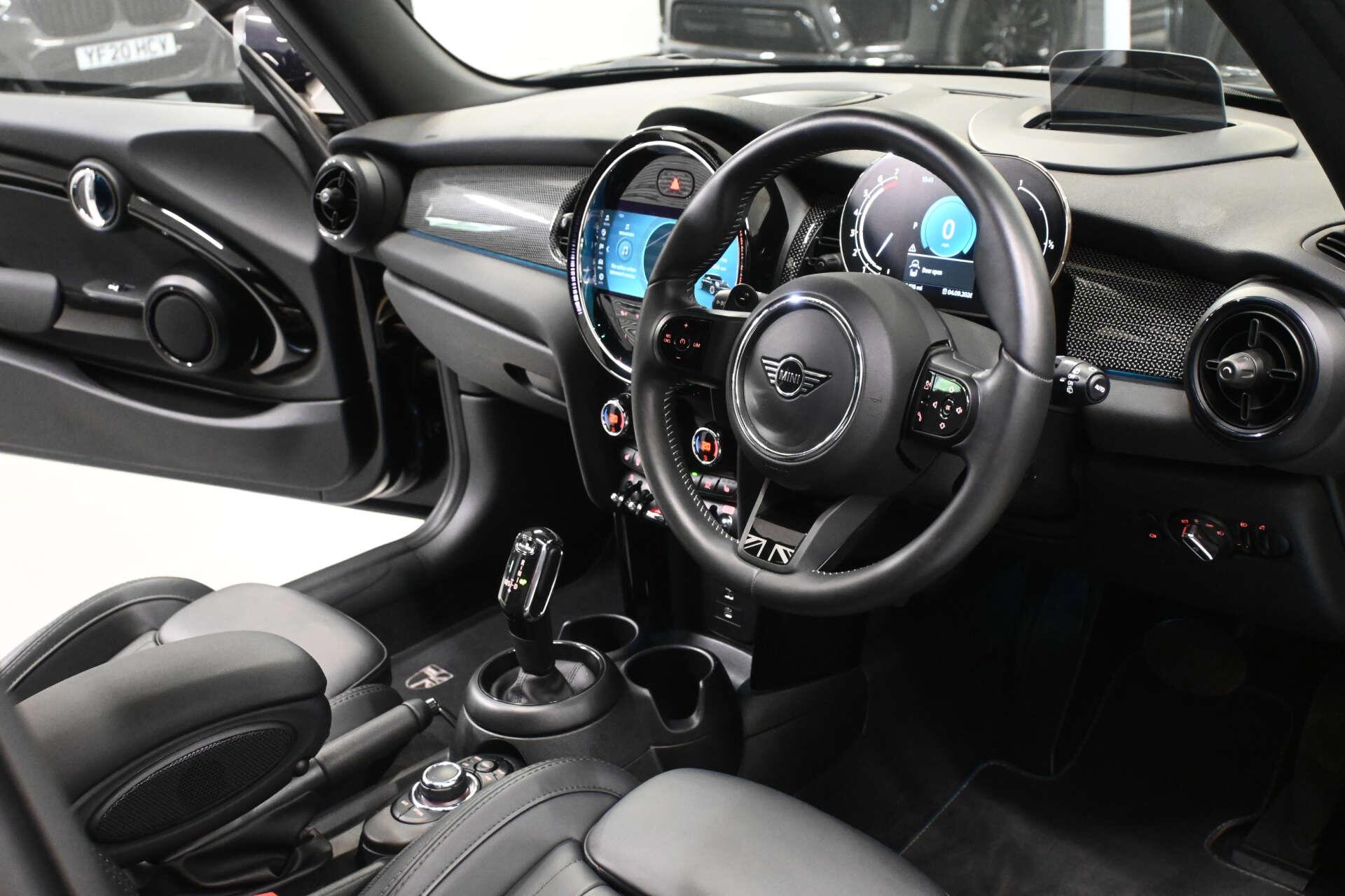 Mini Hatch view 5