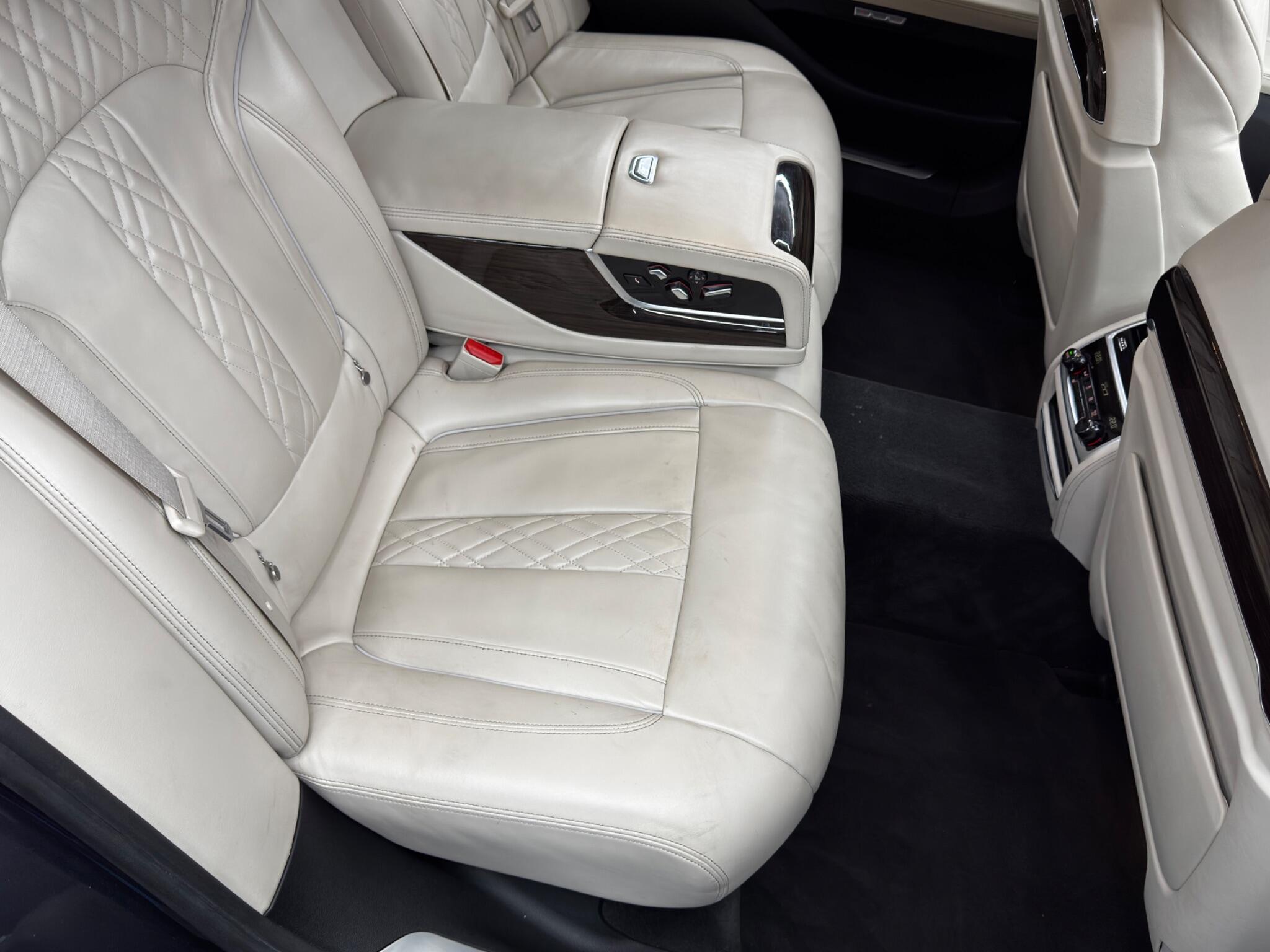 BMW 7 Series view 16