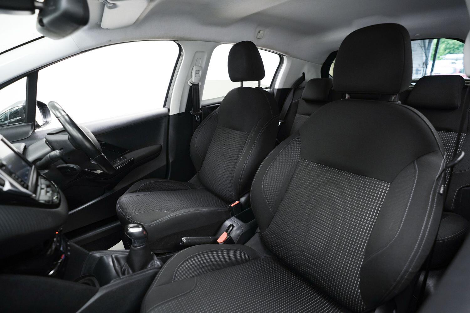 Peugeot 208 view 23