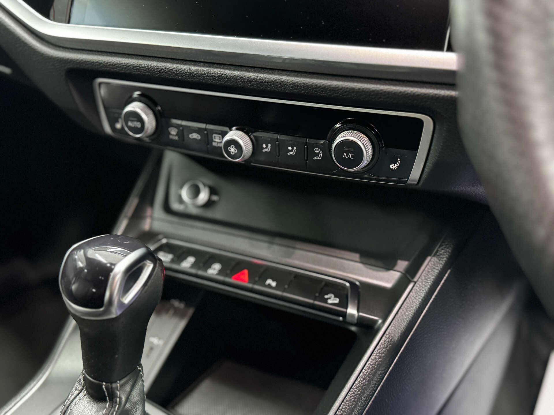Audi Q3 view 44