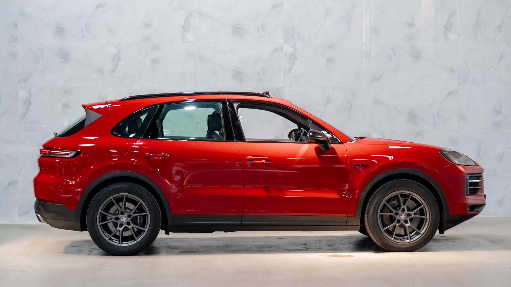 Porsche Cayenne view 9