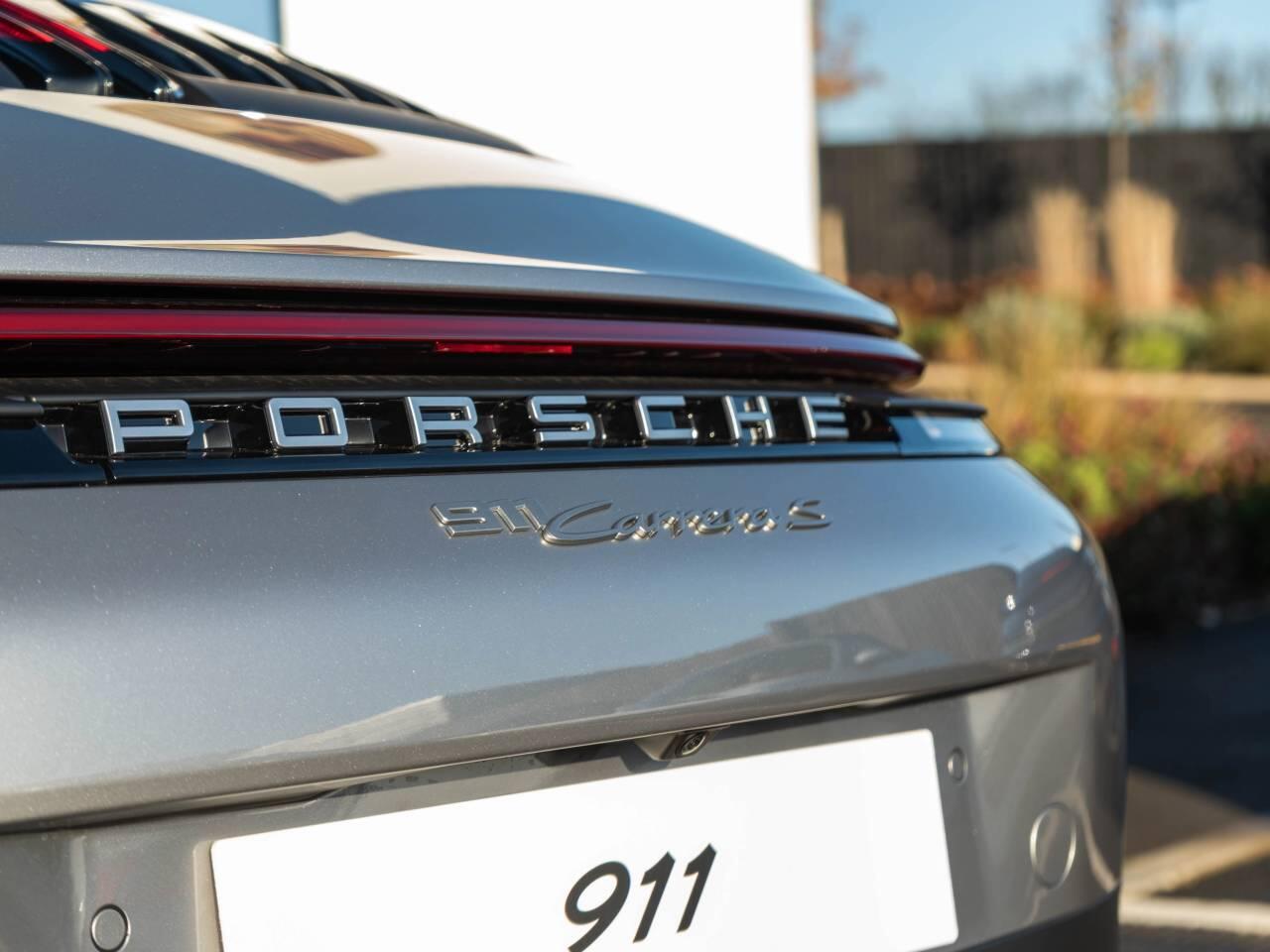 Porsche 911 view 16