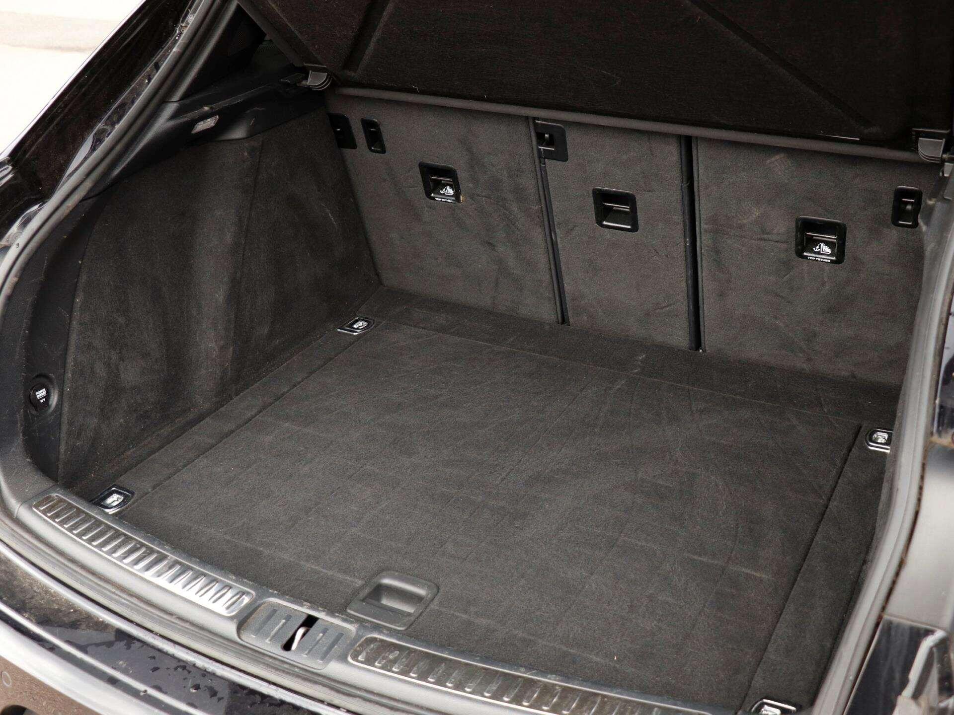 Porsche Macan view 25