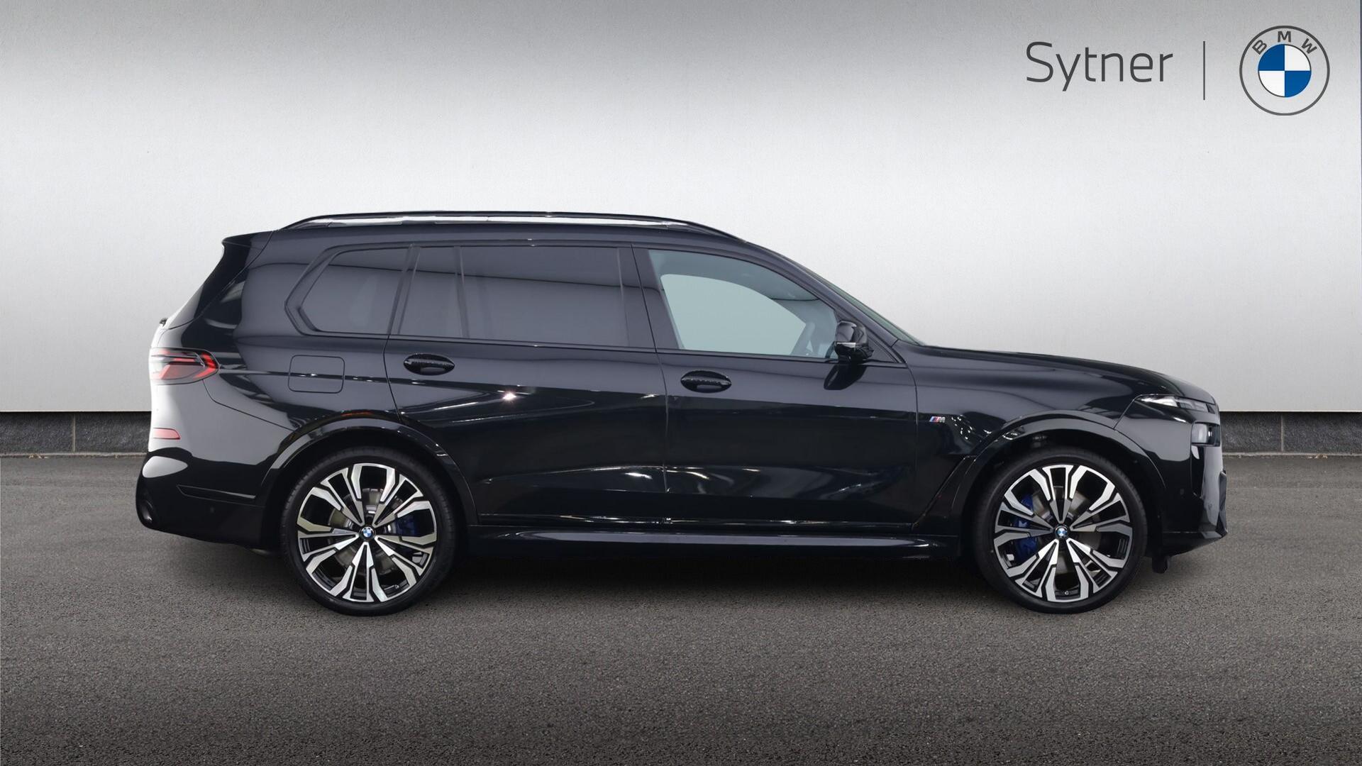 BMW X7 view 3