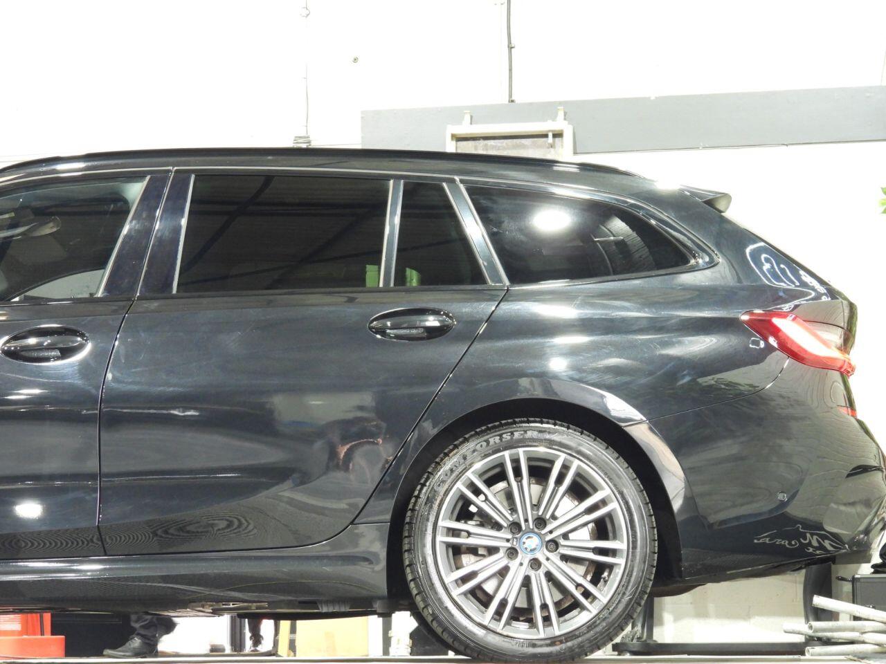 BMW 3 Series view 17