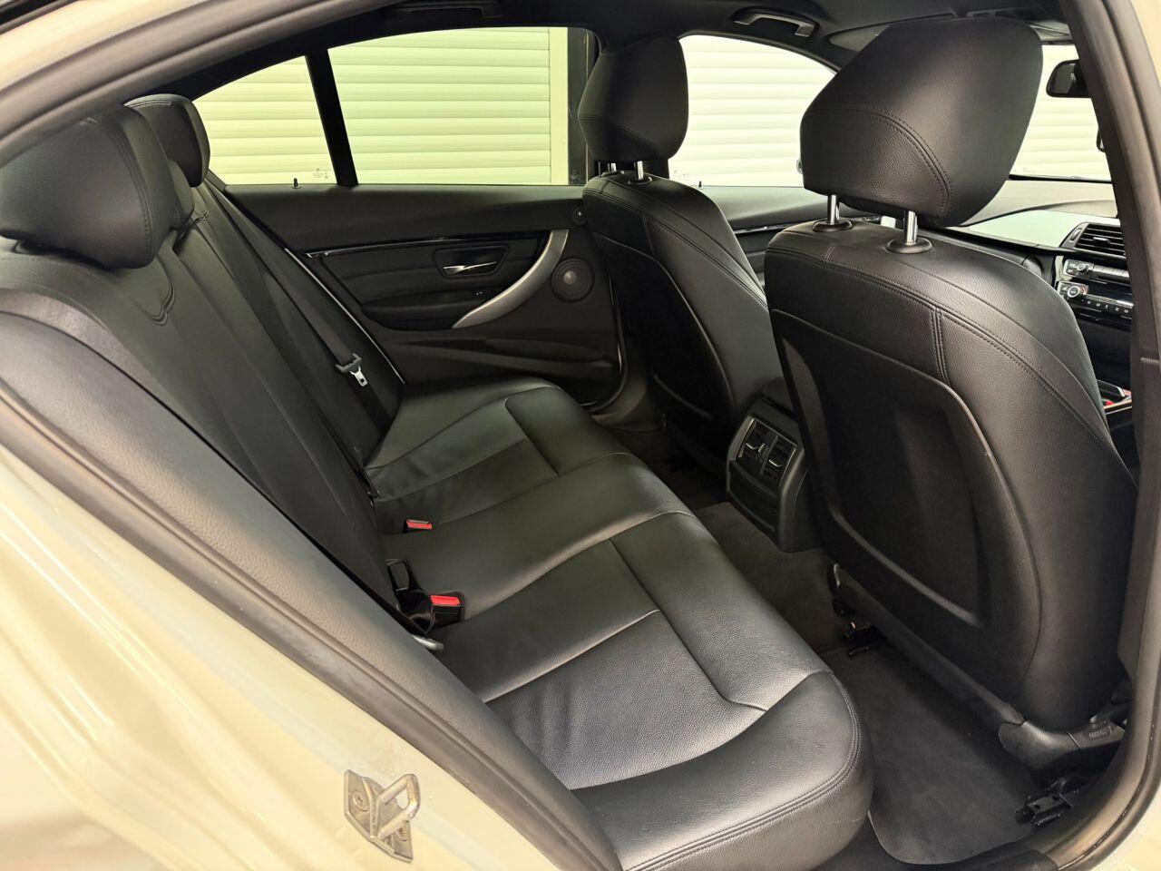 BMW 3 Series view 14