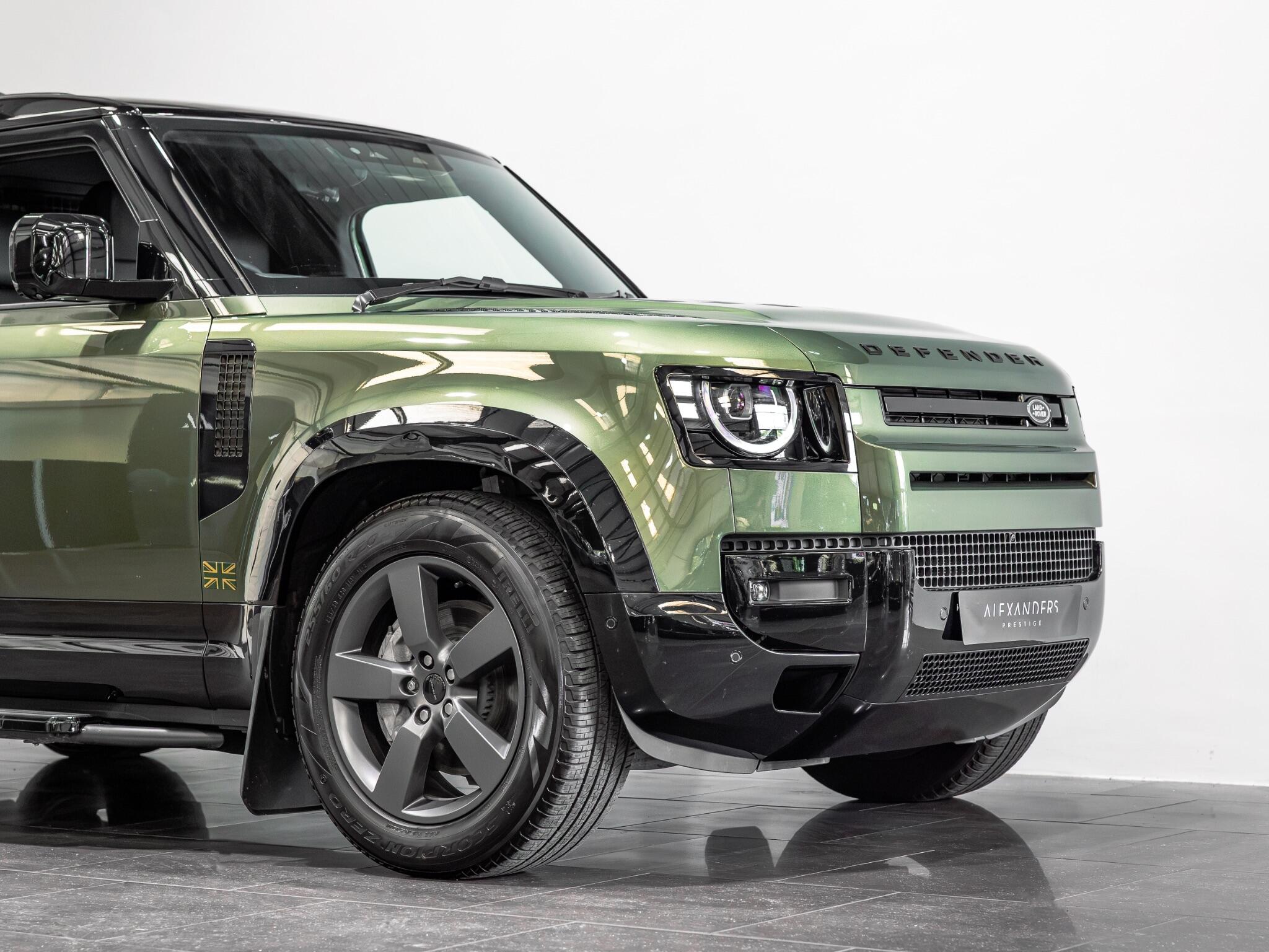Land Rover Defender 110 view 11