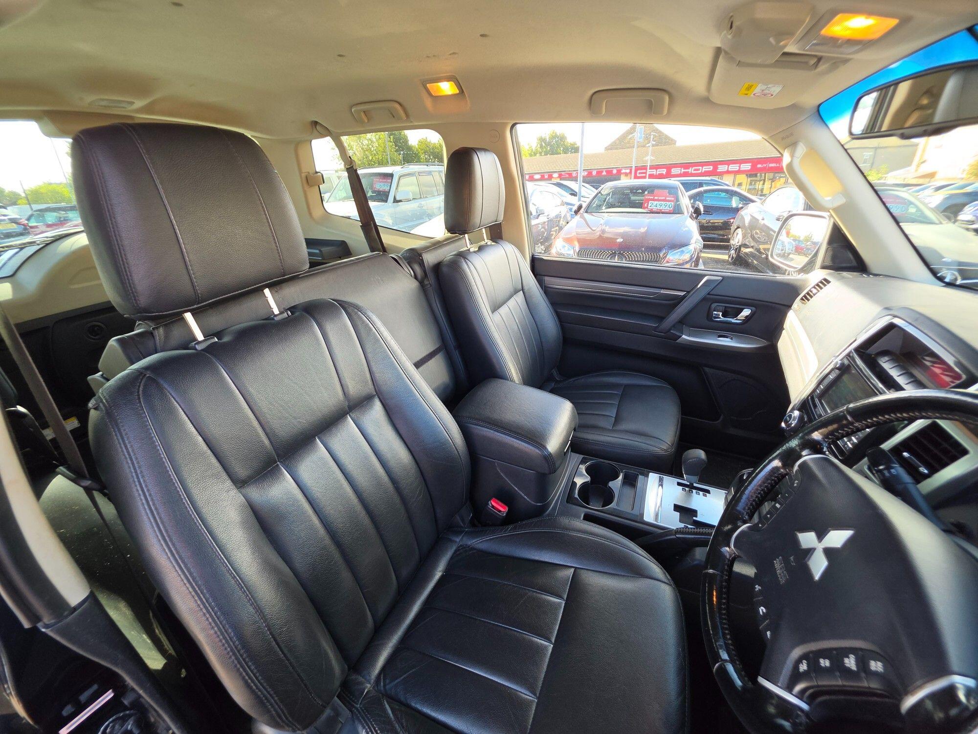Mitsubishi Shogun view 19