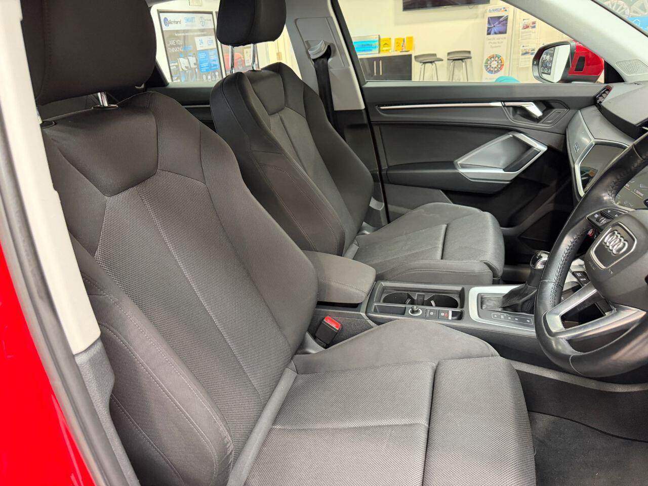 Audi Q3 view 26