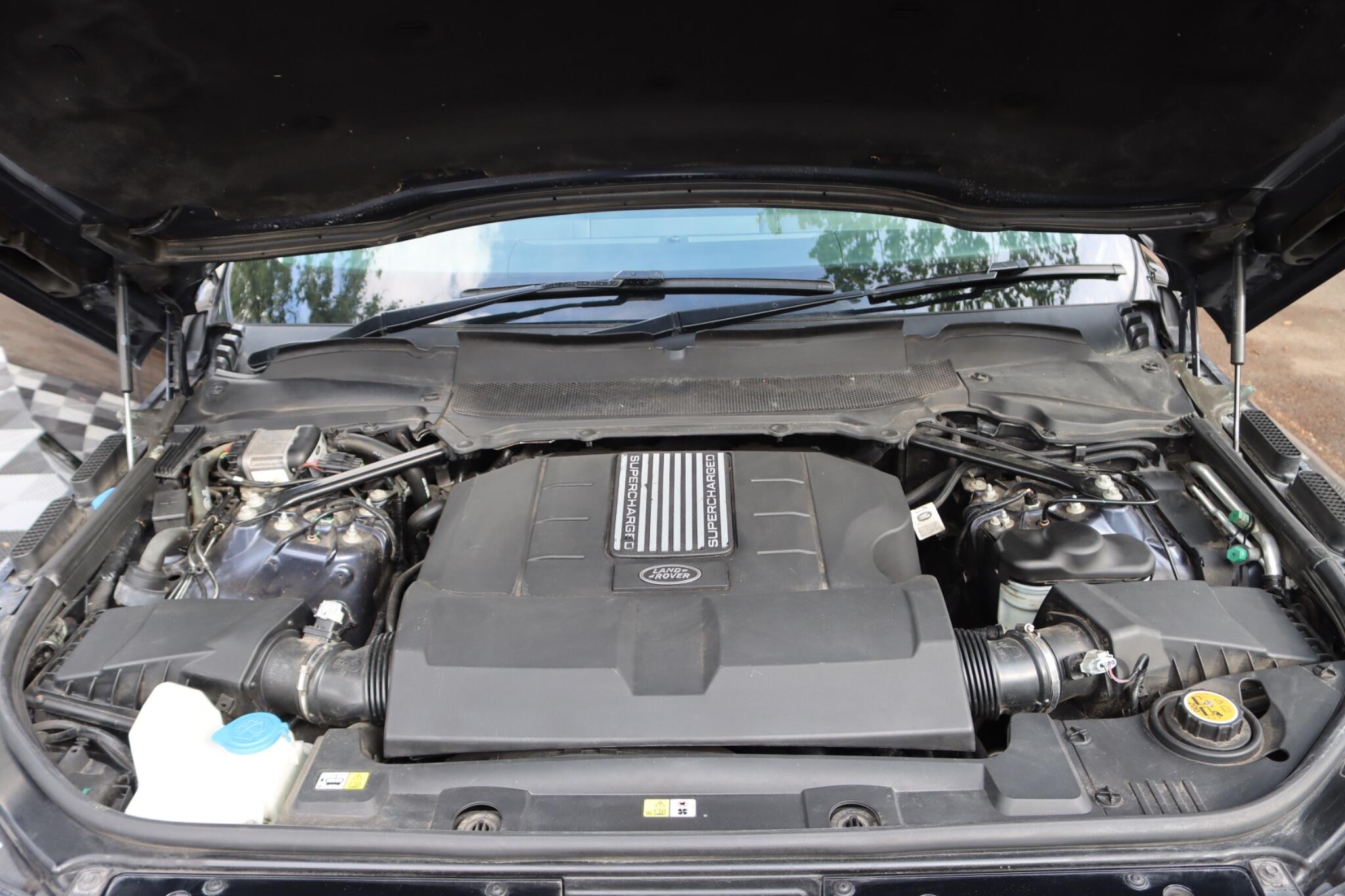 Land Rover Range Rover view 63