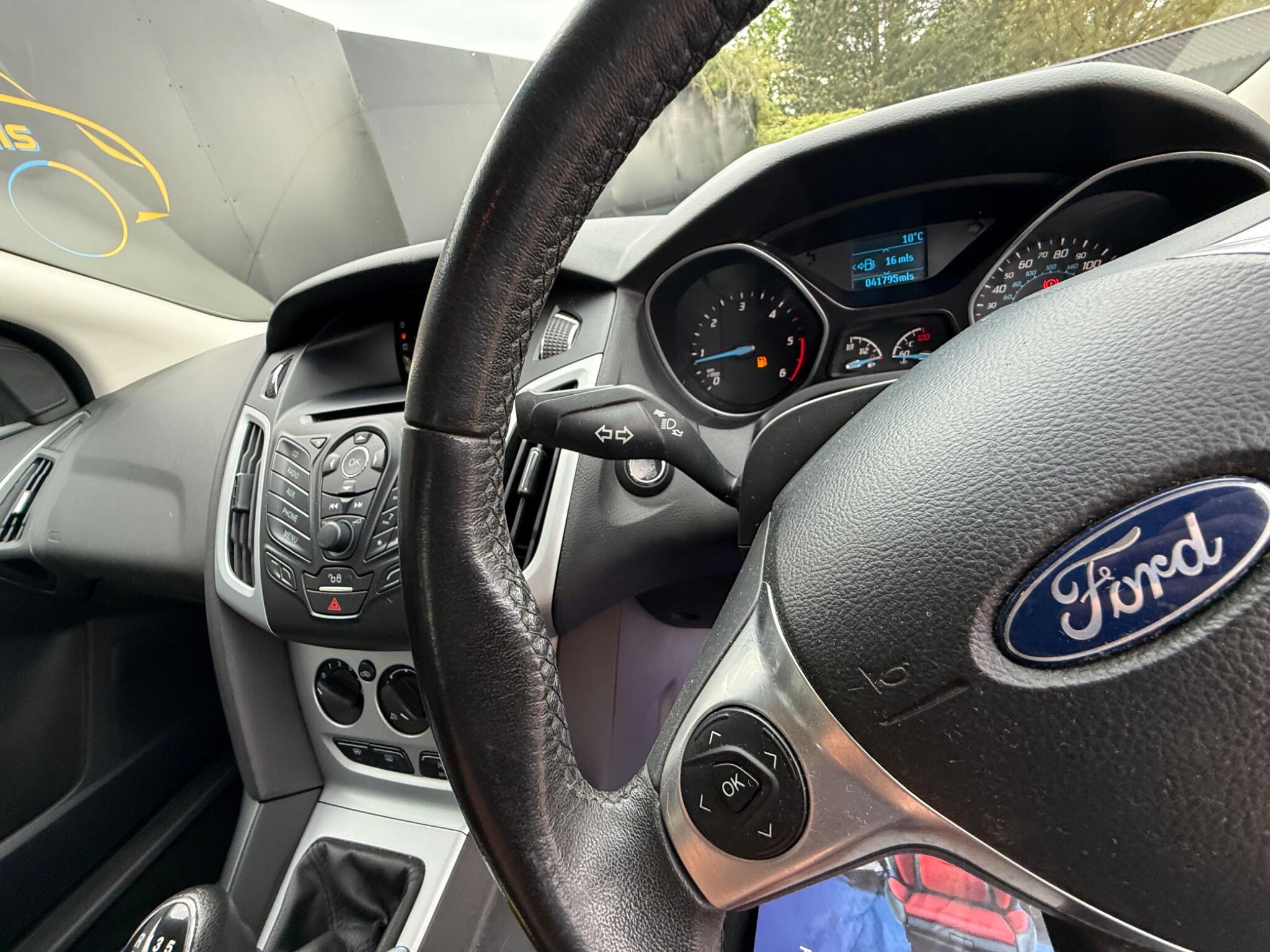 Ford Focus view 31