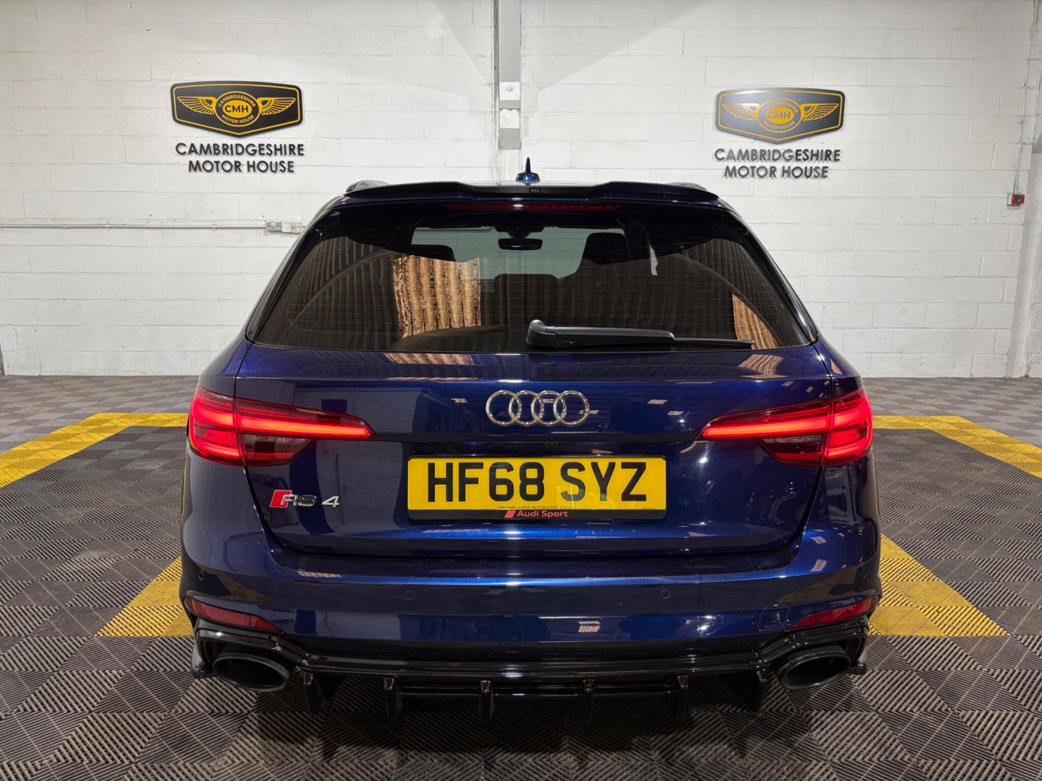 Audi RS4 Avant view 76