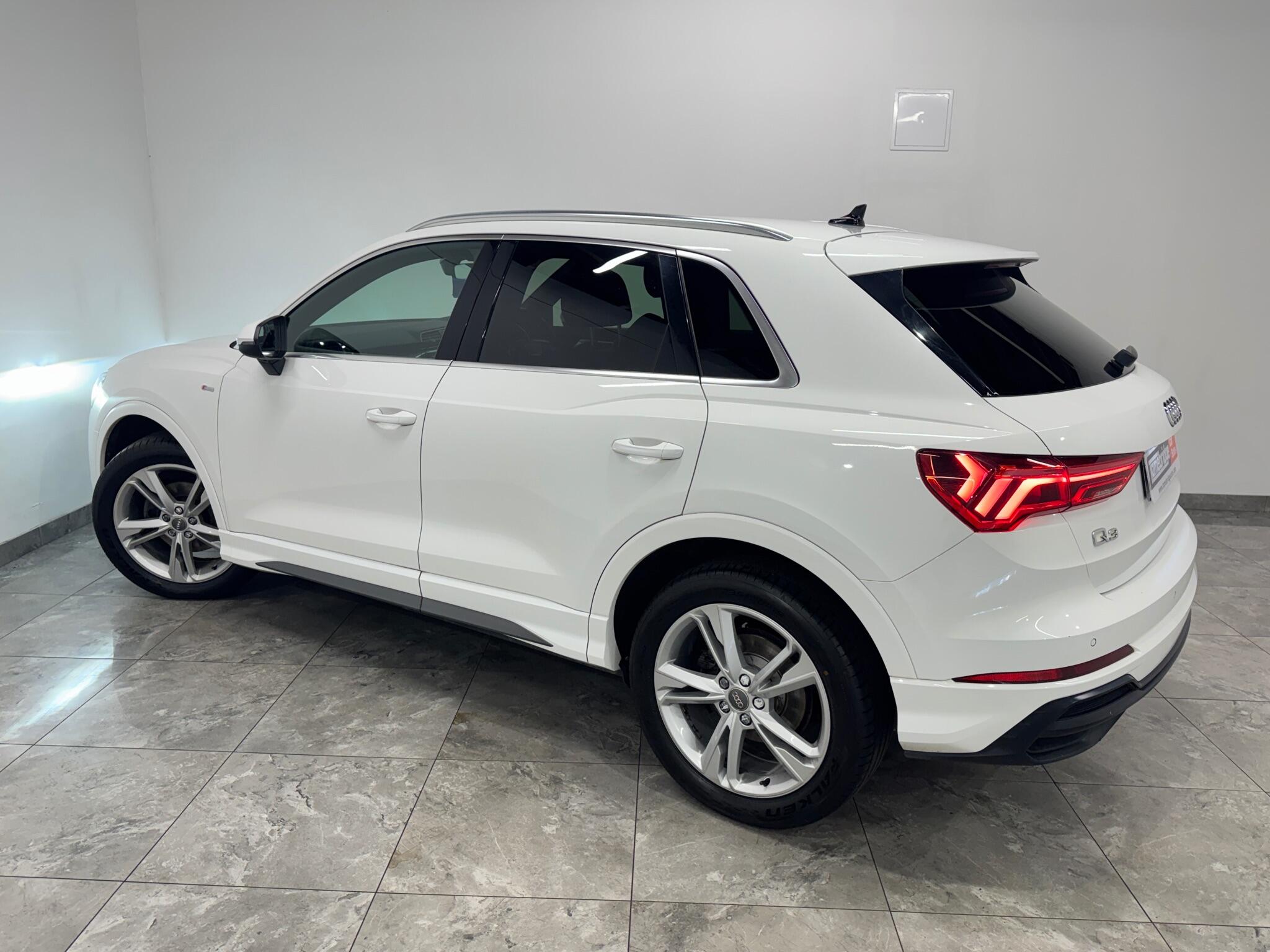 Audi Q3 view 6