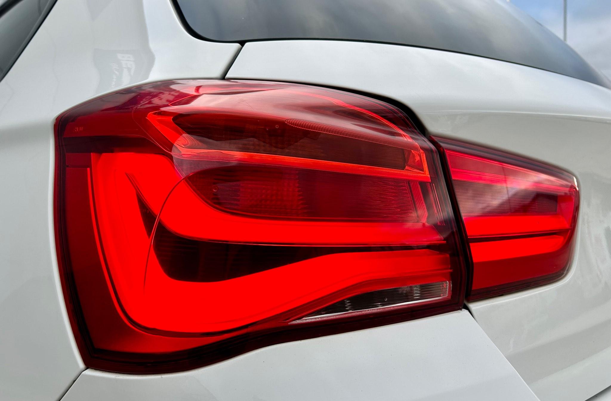 BMW 1 Series view 17