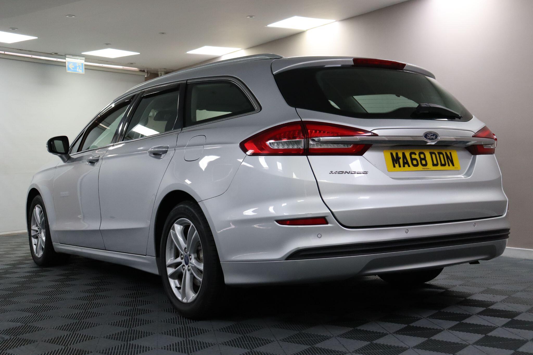 Ford Mondeo view 22