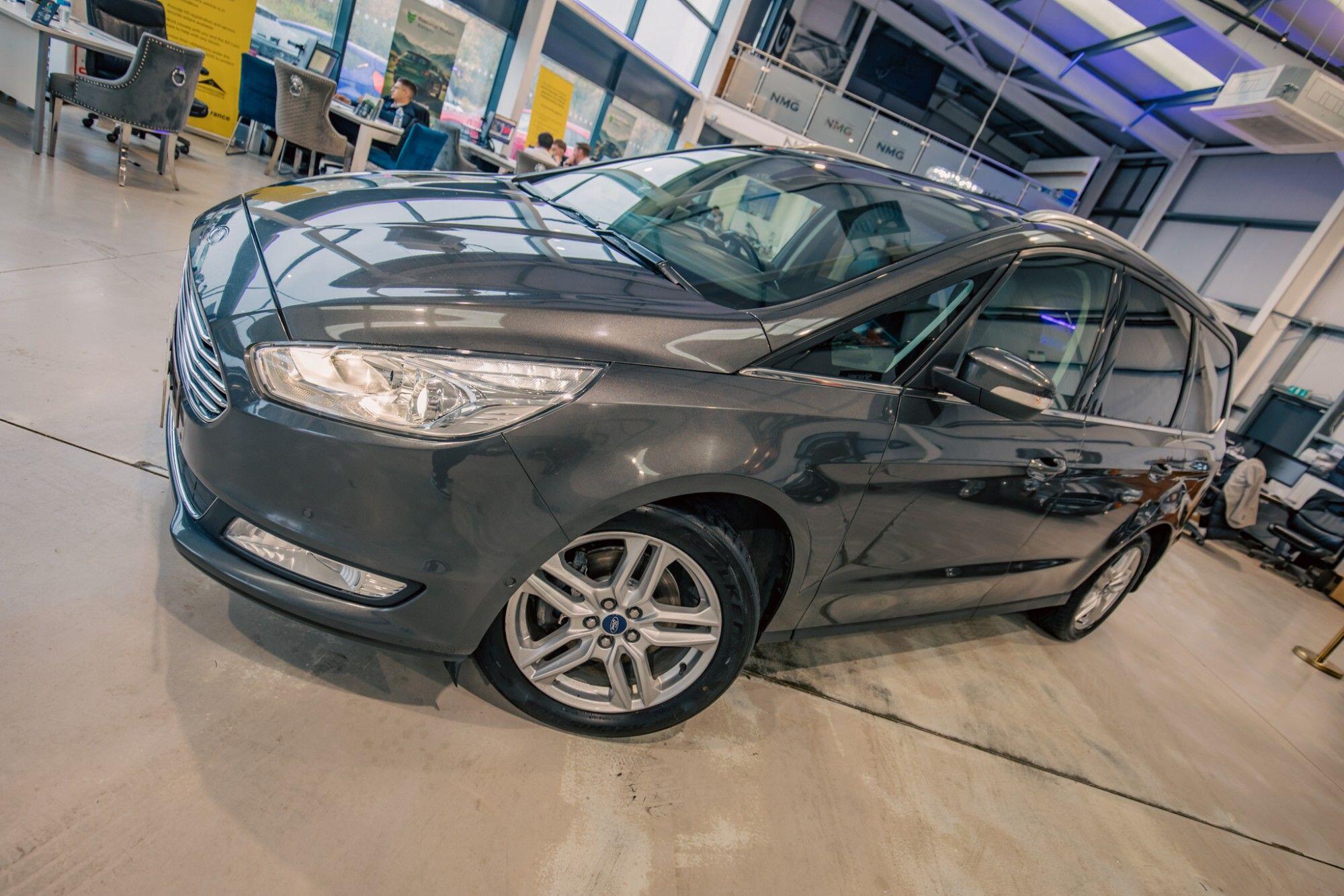 Ford Galaxy view 5