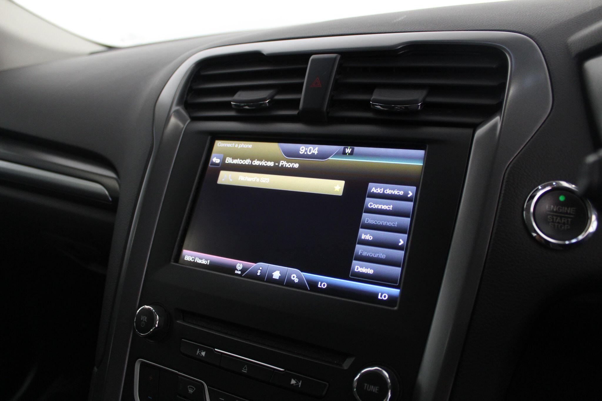Ford Mondeo view 35