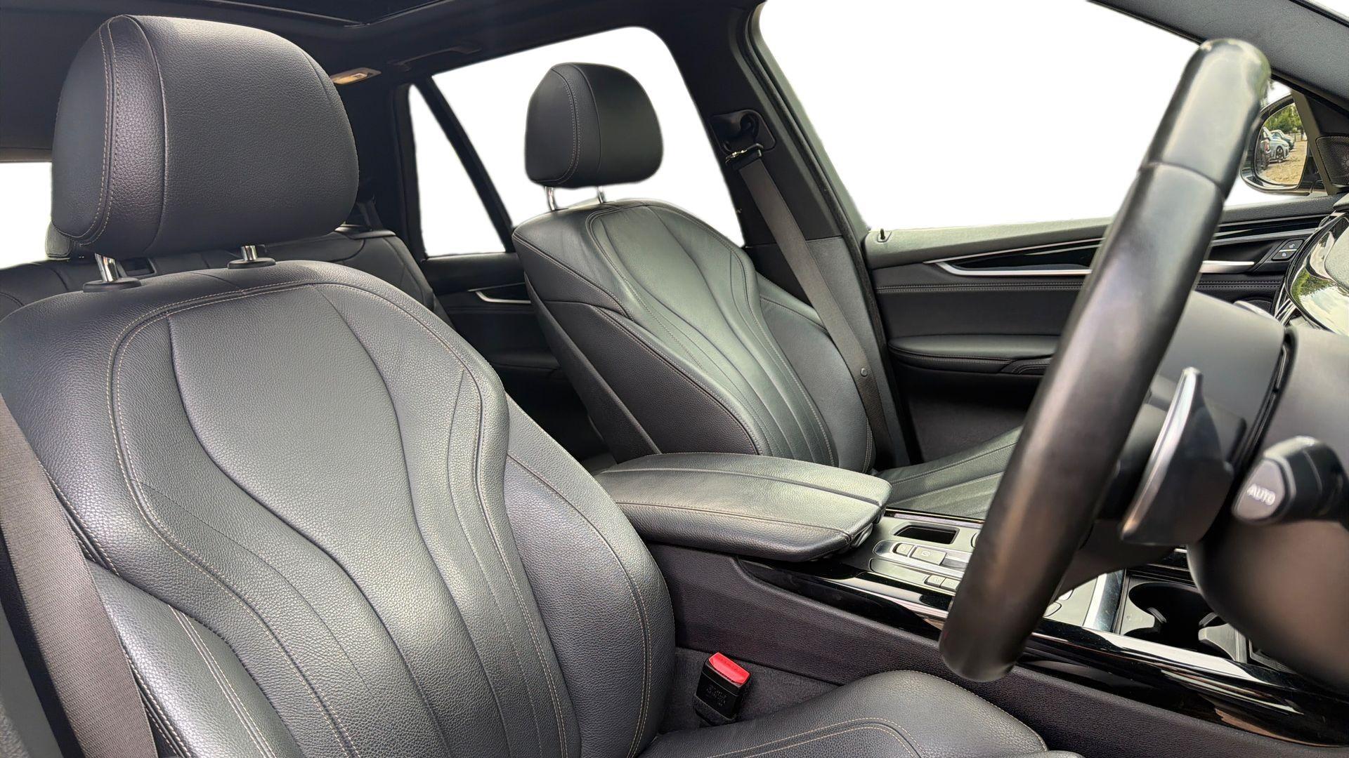 BMW X5 view 11