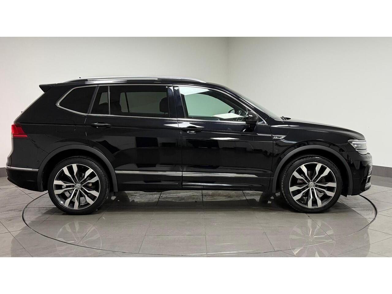 Volkswagen Tiguan Allspace view 10