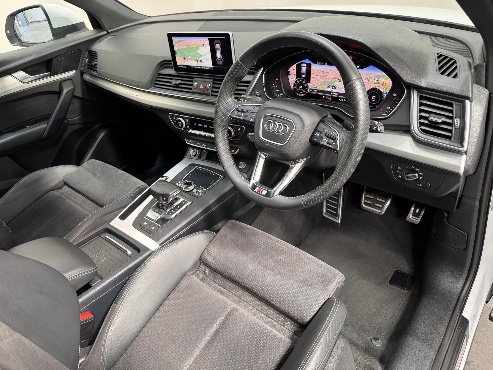 Audi Q5 view 21