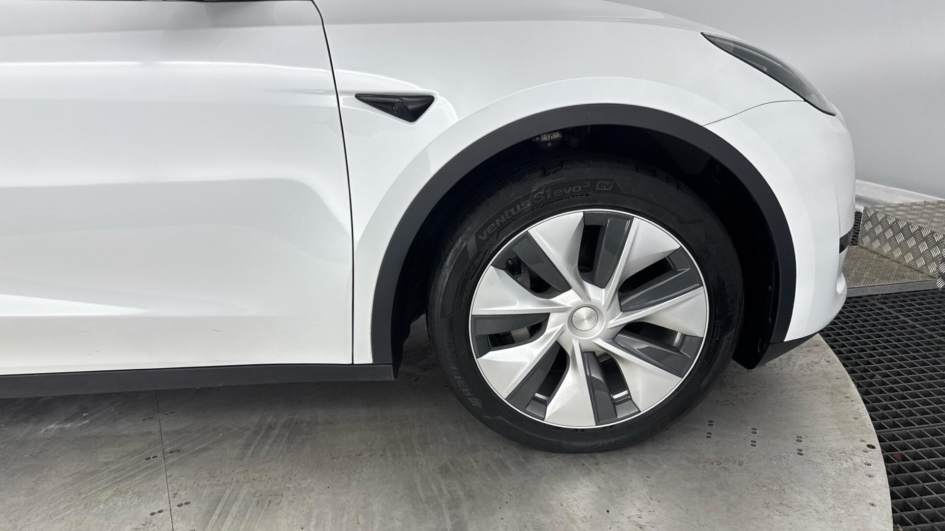 Tesla Model Y view 22