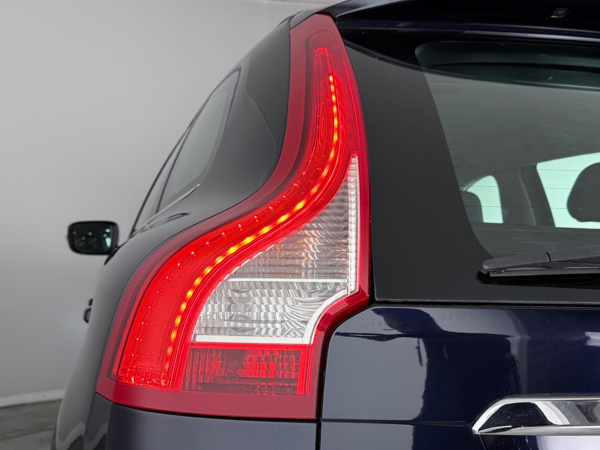 Volvo XC60 view 5
