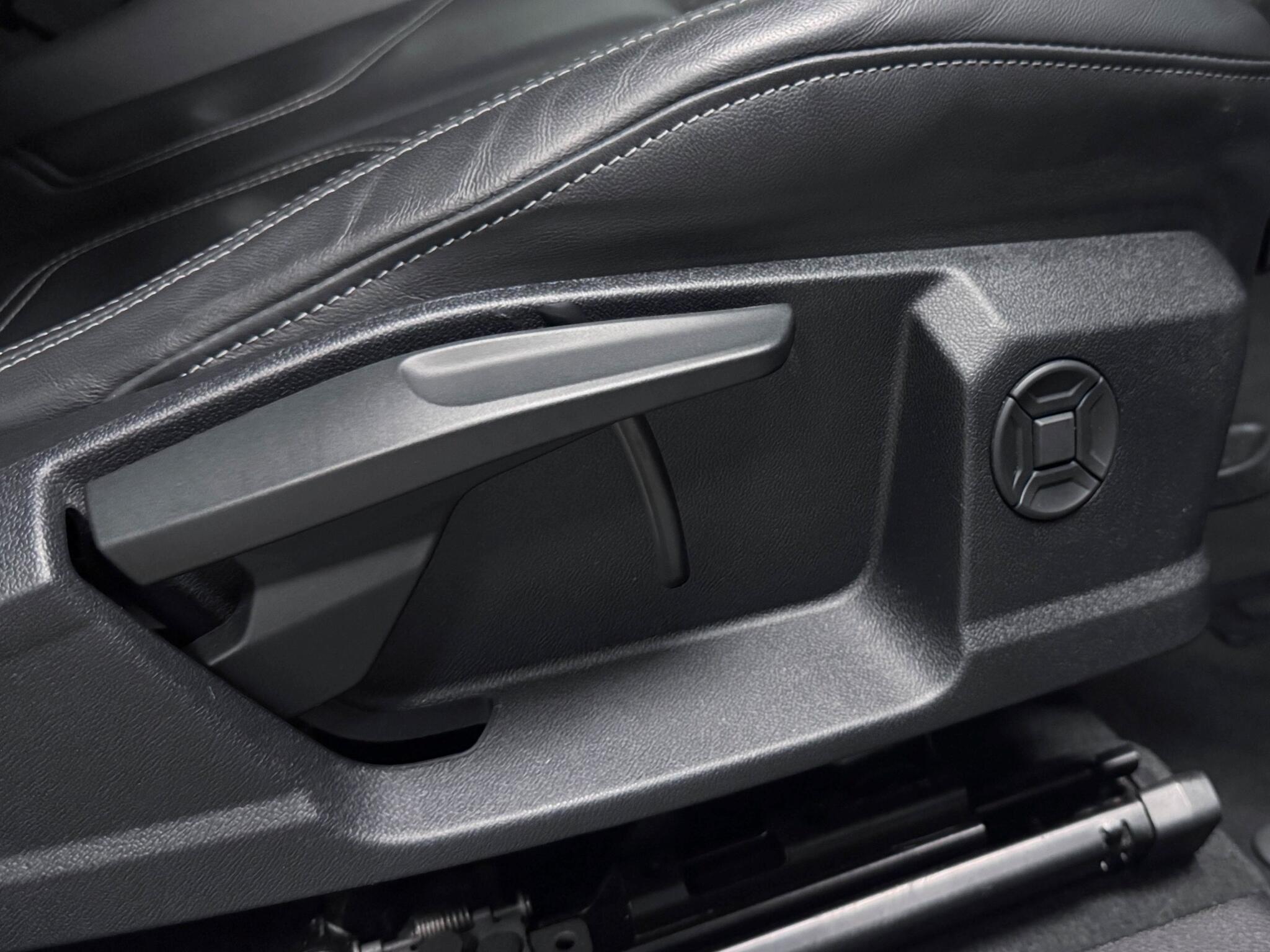 Audi Q3 view 17