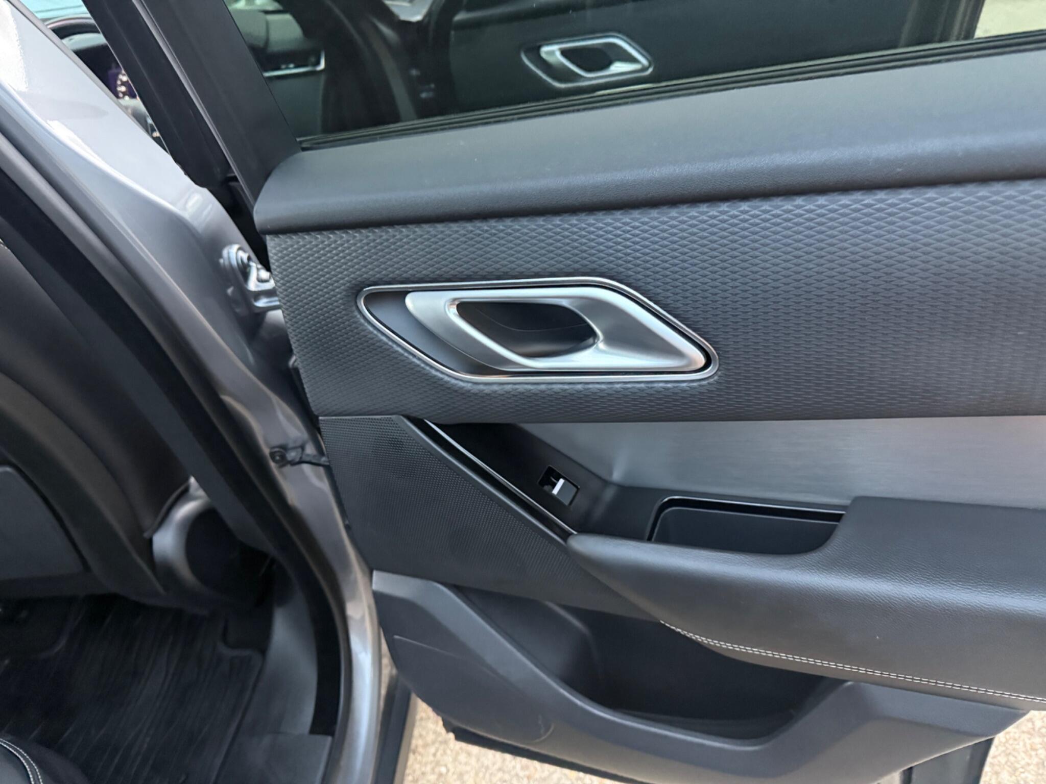 Land Rover Range Rover Velar view 29