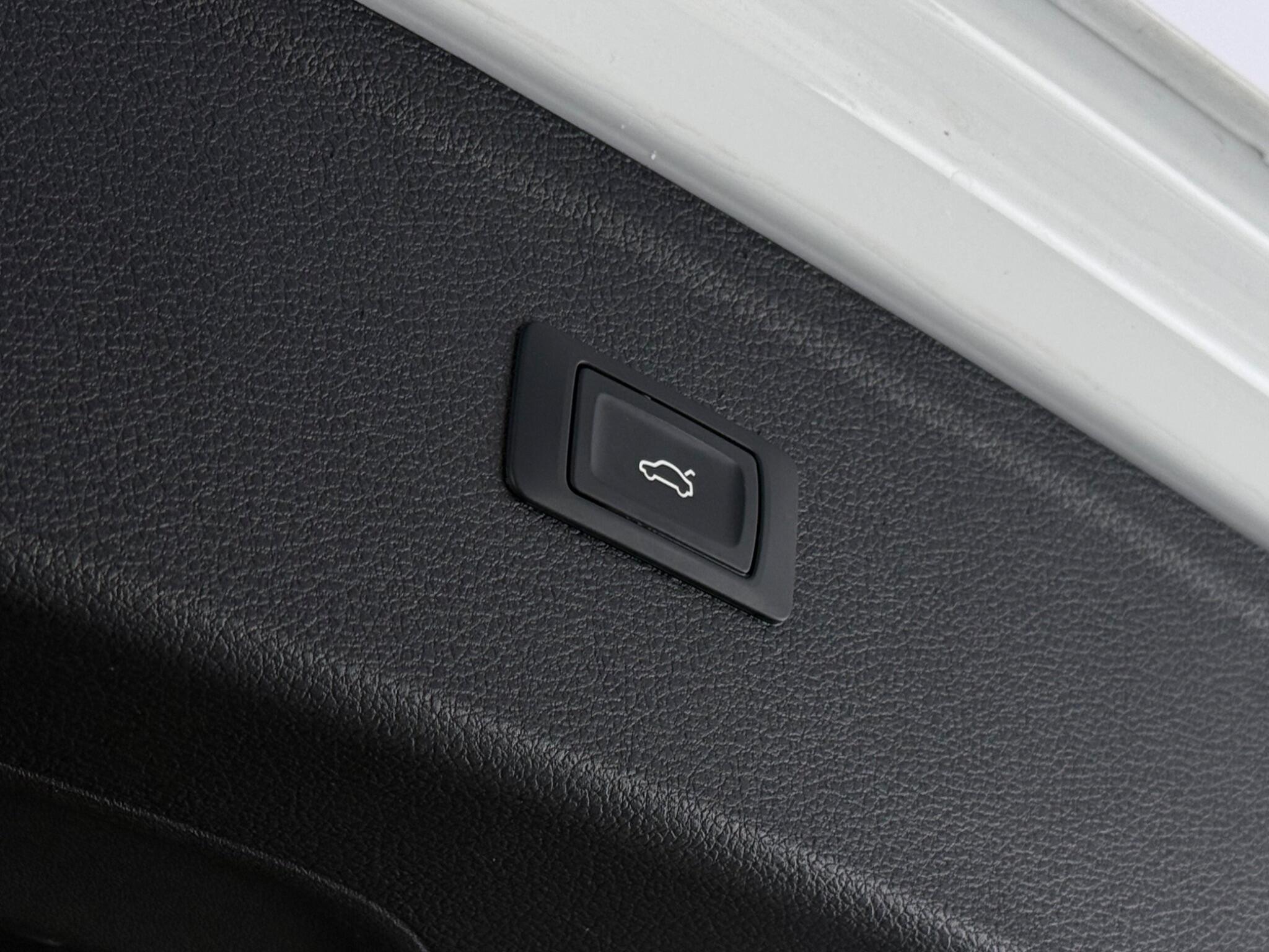 Audi Q5 view 11