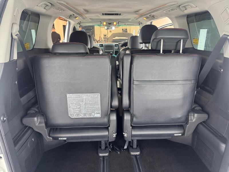 2013 Toyota Vellfire image 29