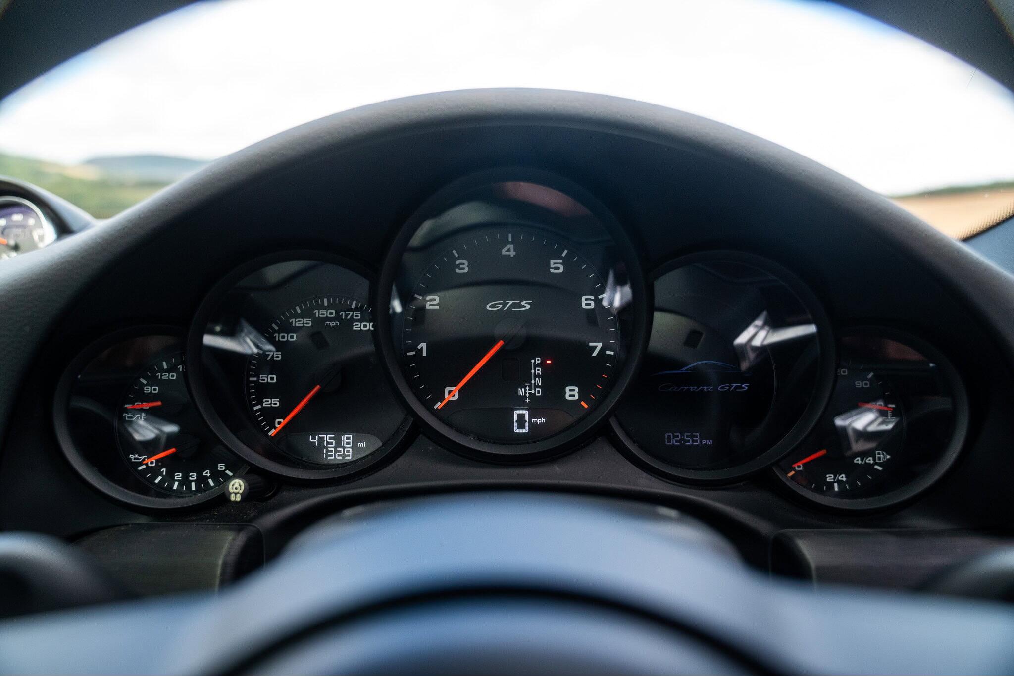 Porsche 911 view 35