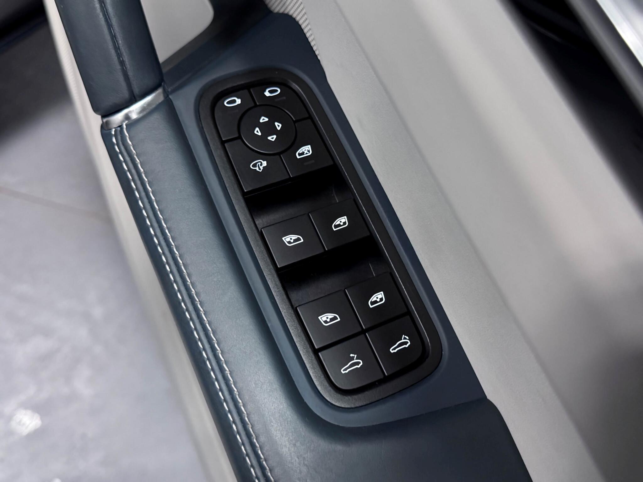 Porsche Cayenne view 27
