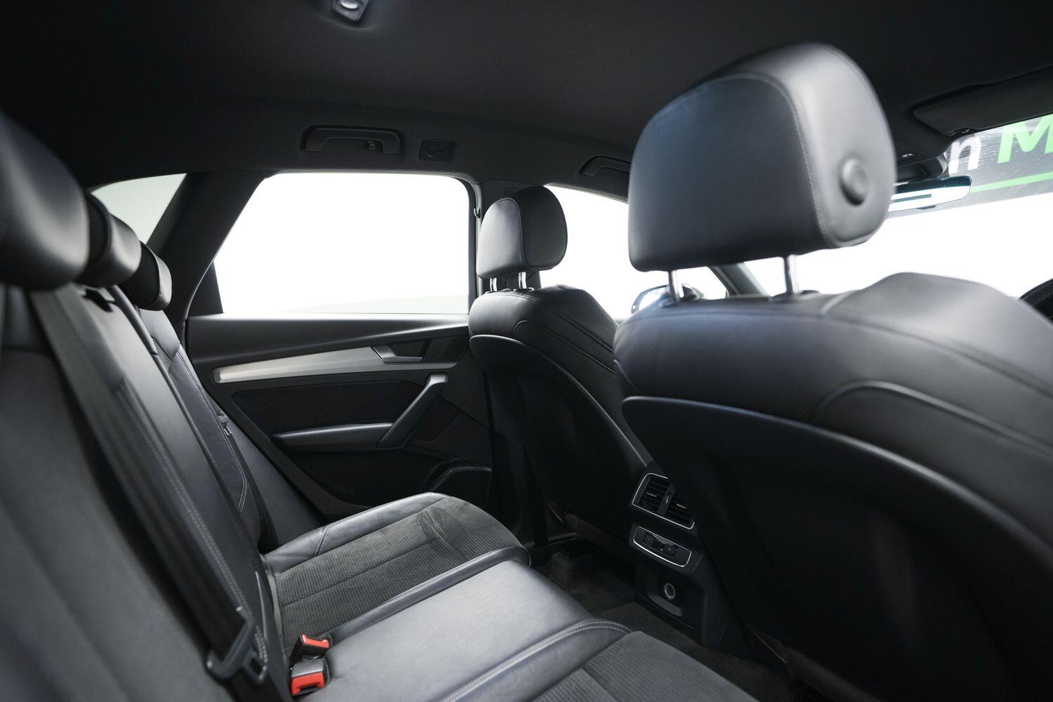 Audi Q5 view 13