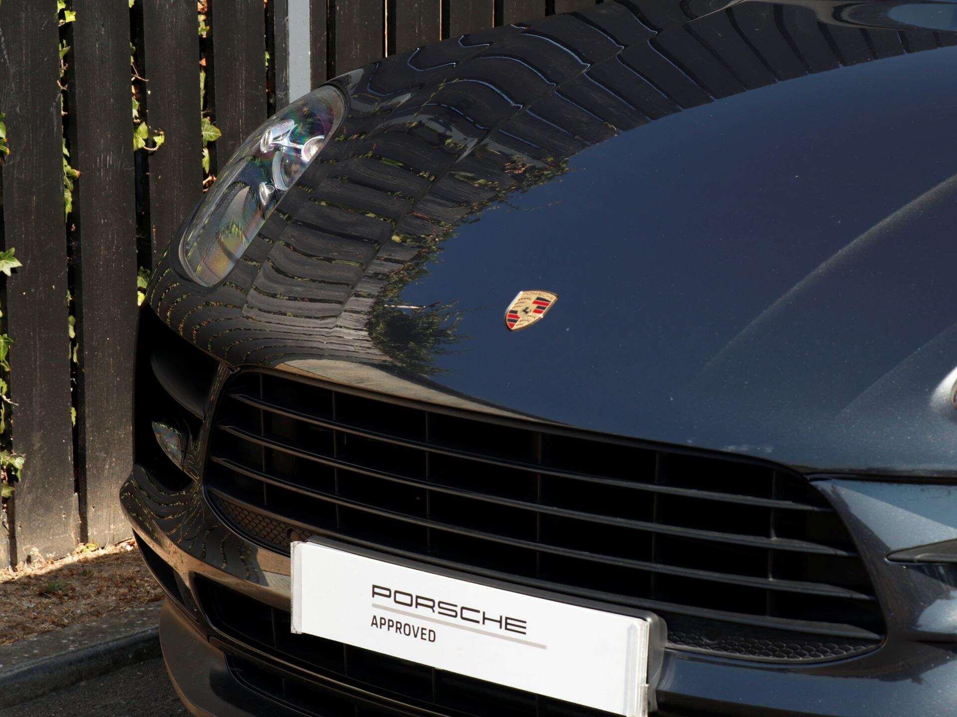 Porsche Macan view 31