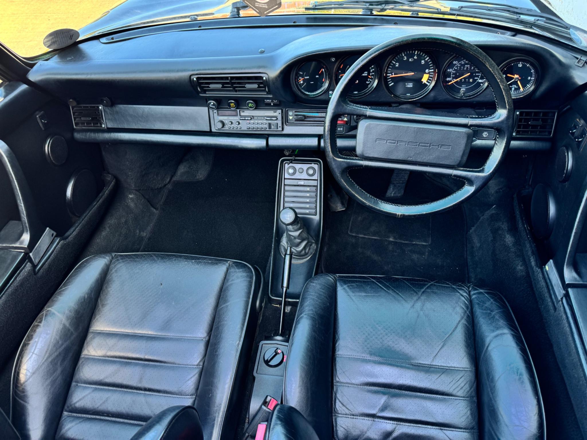 Porsche 911 view 24