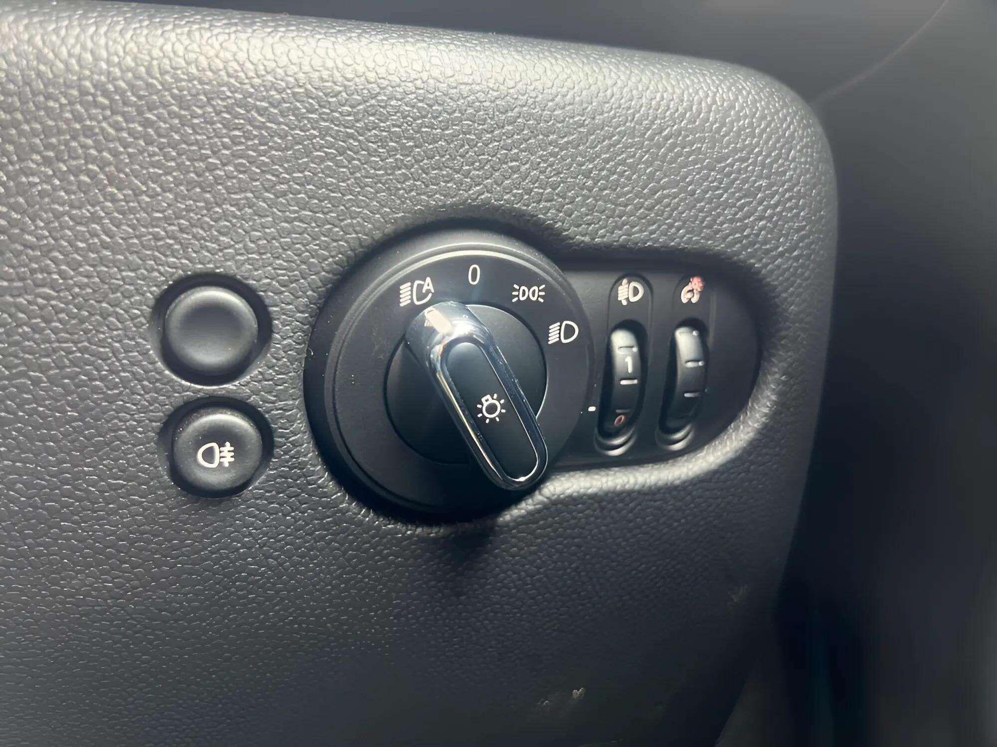 Mini Hatch view 26