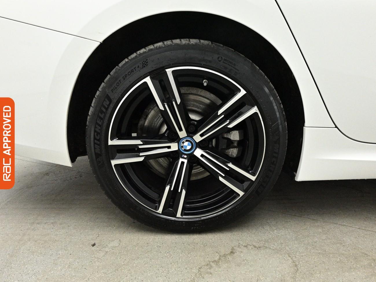 BMW 3 Series view 15