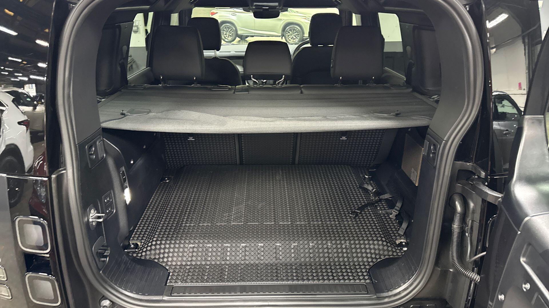 Land Rover Defender view 10
