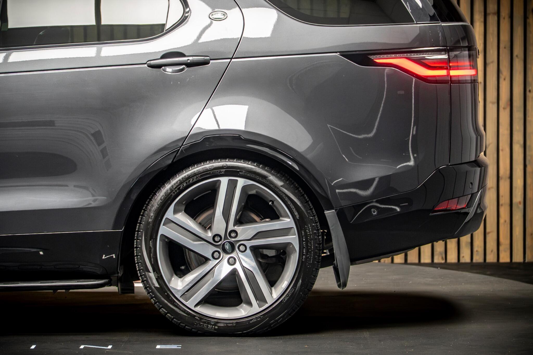 Land Rover Discovery view 18