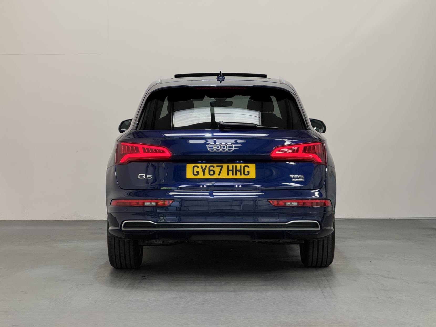 Audi Q5 view 13