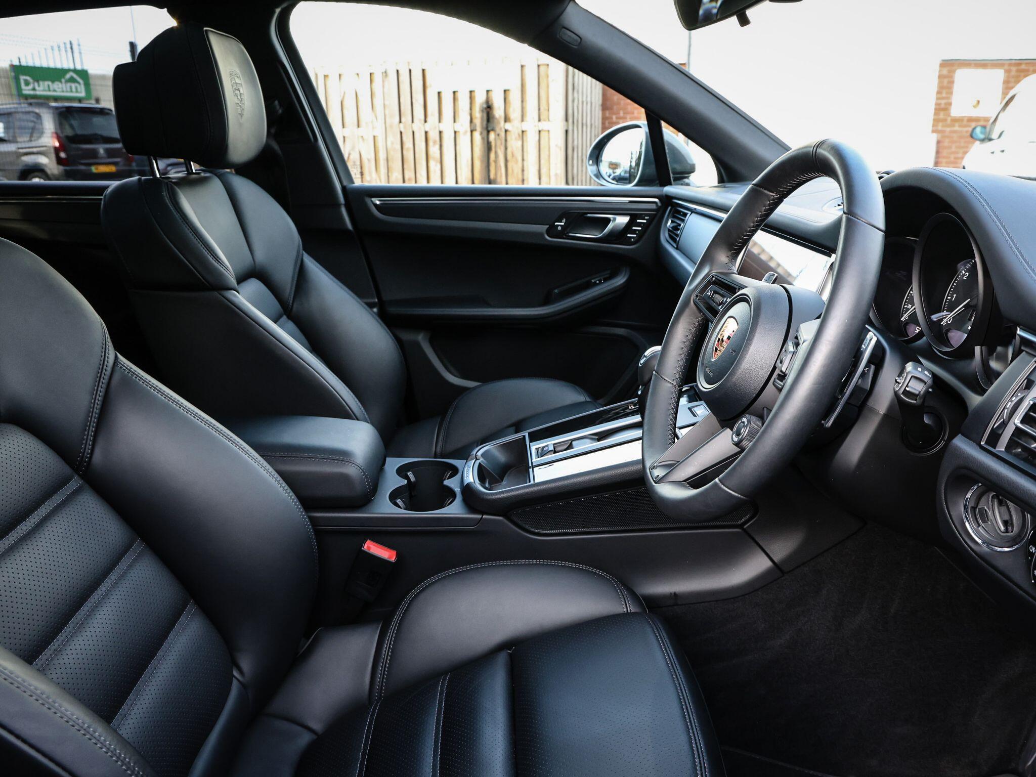 Porsche Macan view 68
