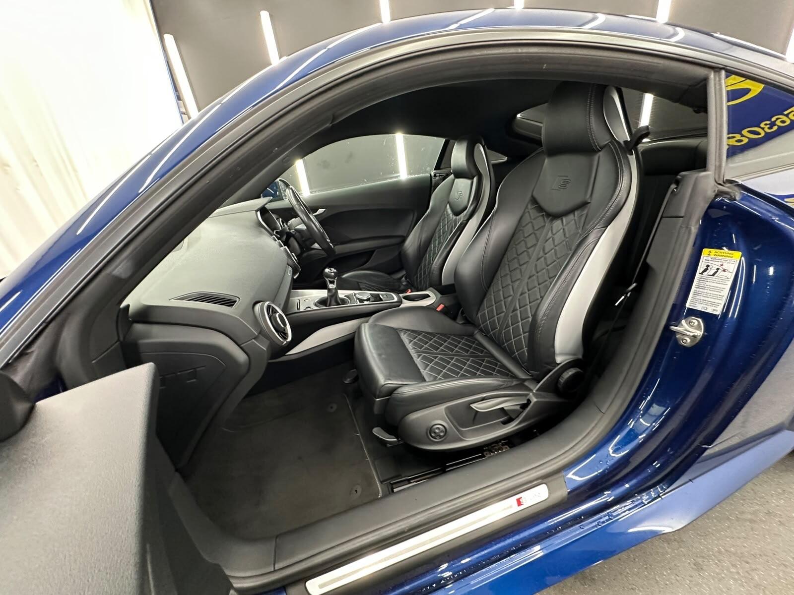 Audi TT view 24