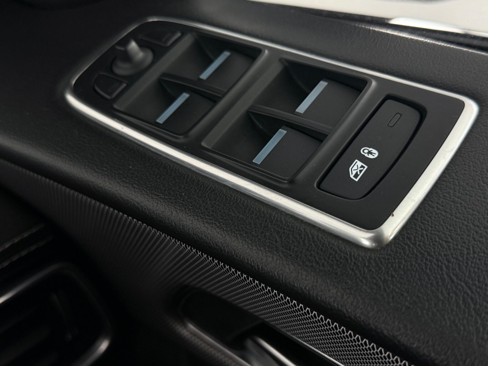Jaguar F-Pace view 19