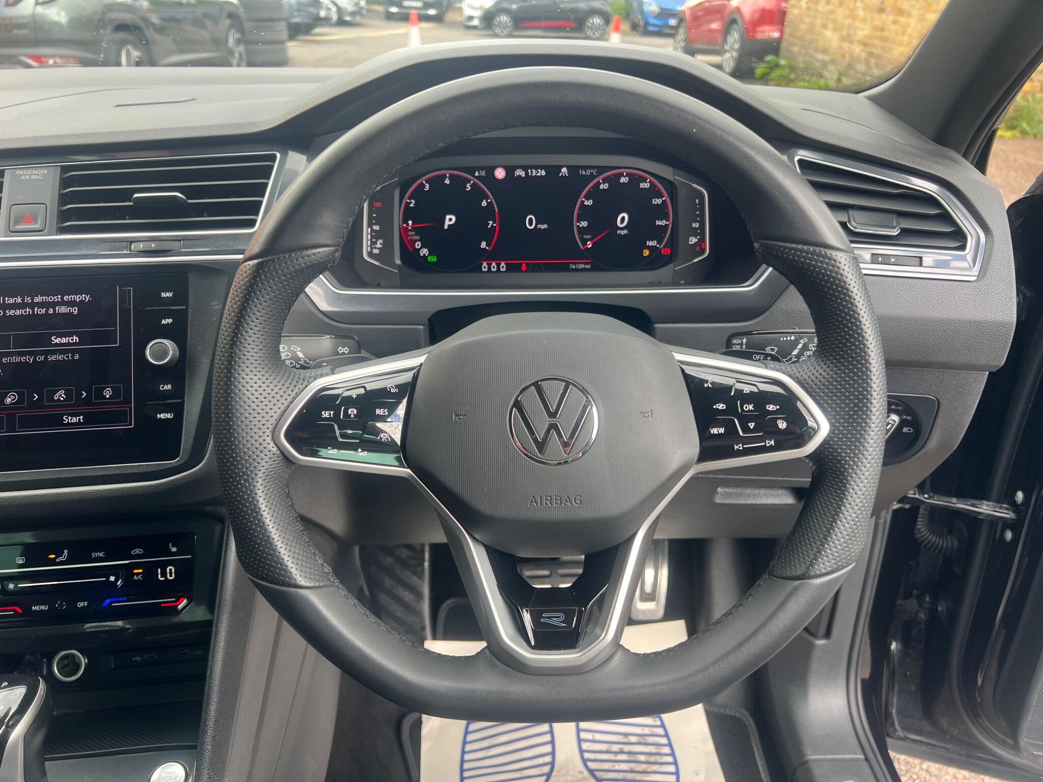 Volkswagen Tiguan view 23