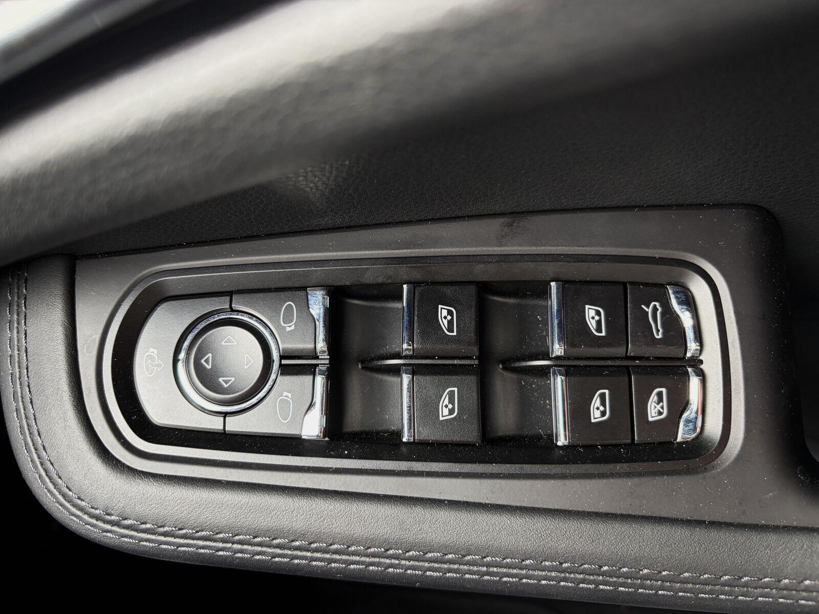 Porsche Macan view 37